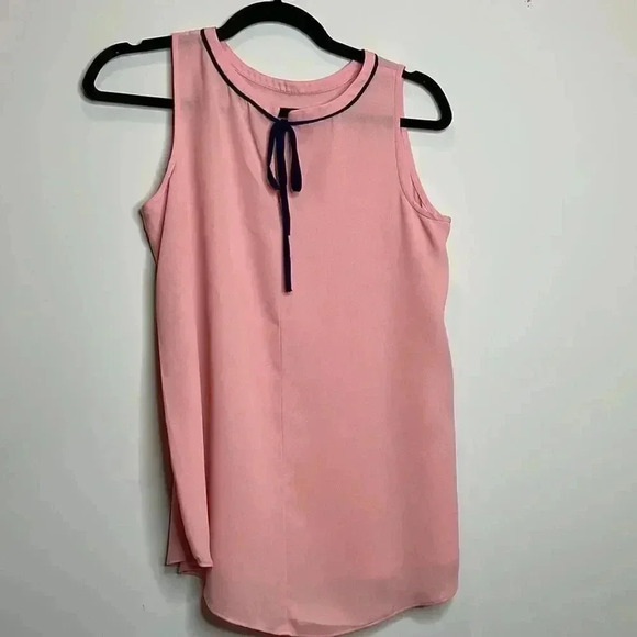 Loft Pink w/ Black Trim Top - Picture 5 of 6